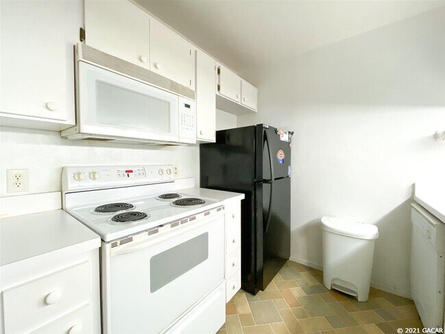 Building Photo - 4000 SW 23rd St