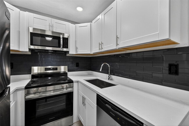 Building Photo - 1541 NW 7th Terrace