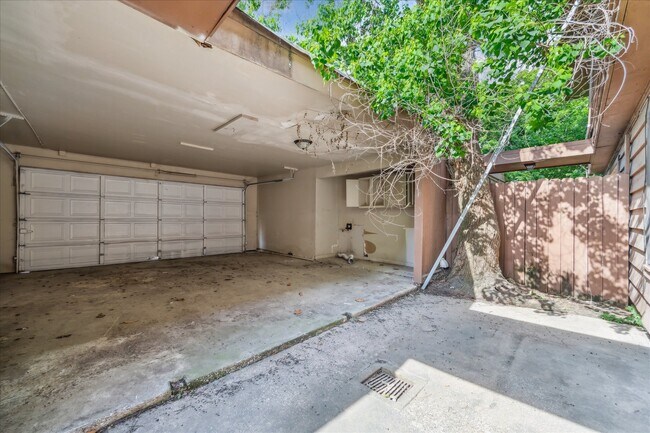 Building Photo - 3003 Falk Ct