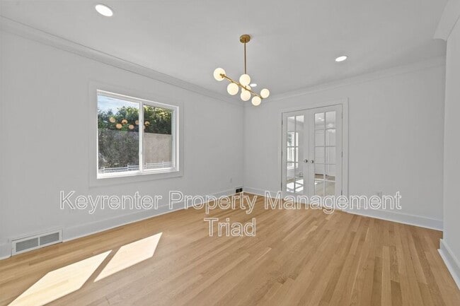 Building Photo - 3807 W Friendly Ave