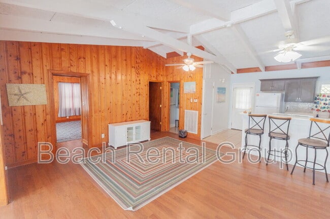 Building Photo - 4718 Seaview St
