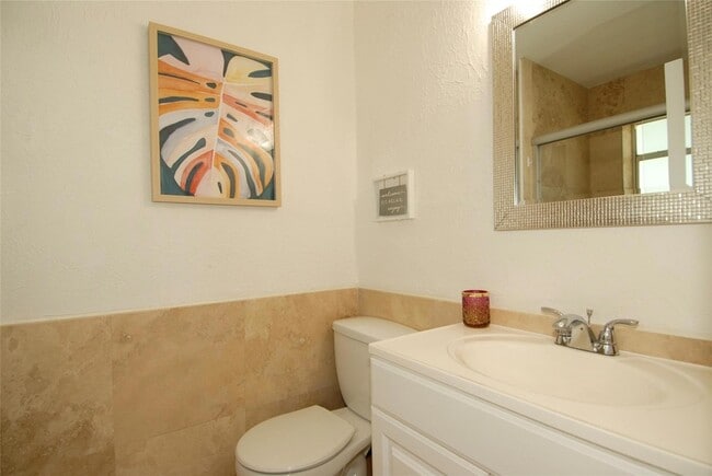 Building Photo - 21 NE 57th Ct