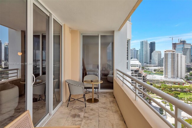 Building Photo - 808 Brickell Key Dr