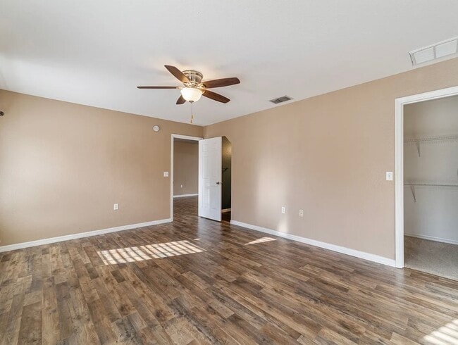 Building Photo - 6930 Bahia Rd