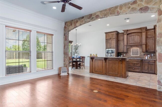 Building Photo - Must See! Welcoming Home In Turtle Creek S...