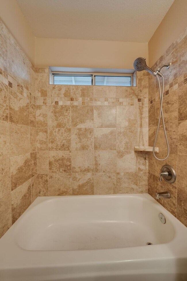 Building Photo - 3-Bed, 2.5-Bath Antelope Home with Vaulted Ceilings & Spacious Yard