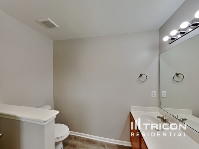 Building Photo - 570 Clear Meadow Dr
