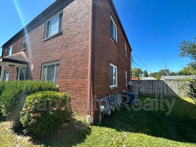 Building Photo - 107 N Hampton Rd