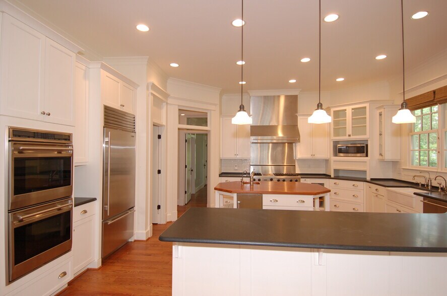 Kitchen - 1020 Raindipper Dr