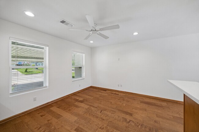 Building Photo - 7050 Cole Creek Dr