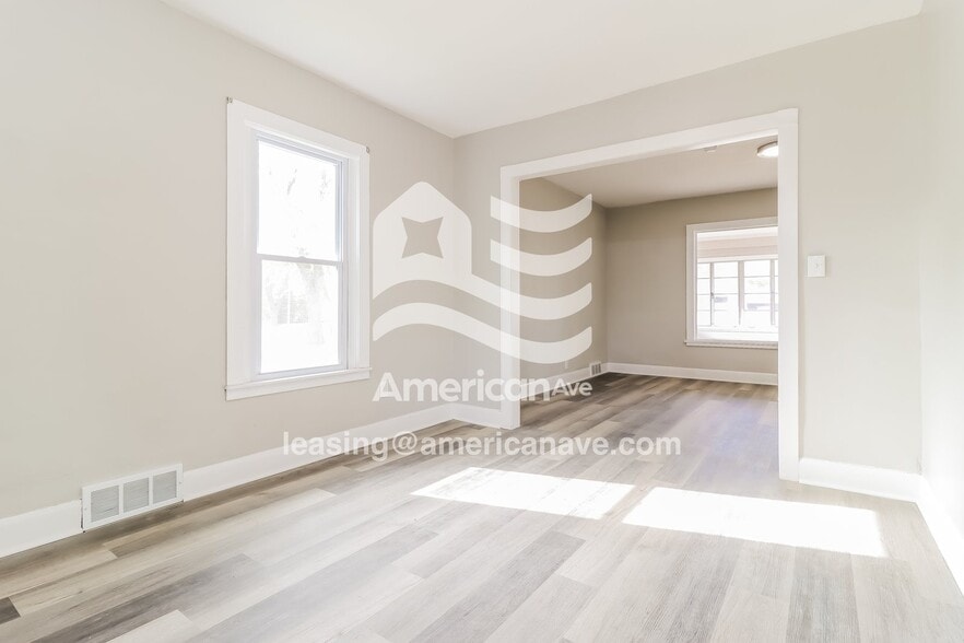 Building Photo - 337 George St