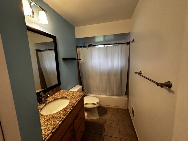 Building Photo - 3589 Knollview Ave