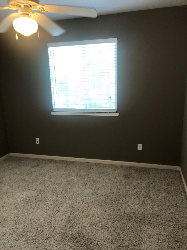 Building Photo - 10640 Siskiyou Ln