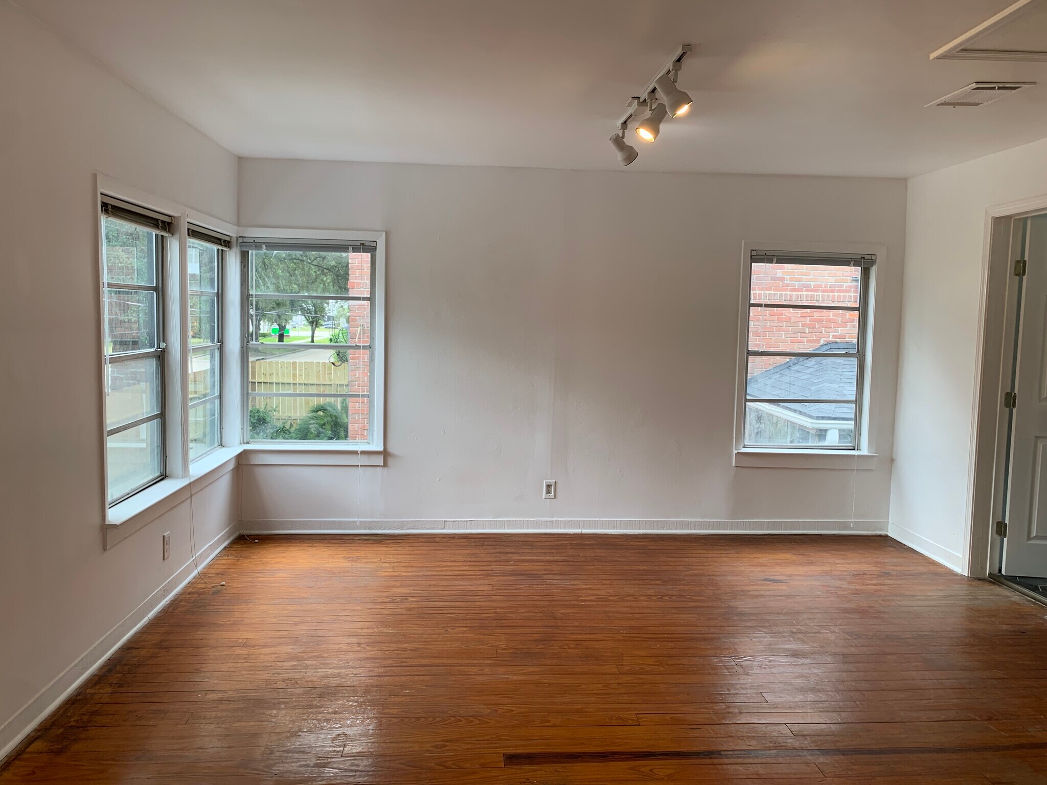Living Room - 6310 Greenbriar Dr