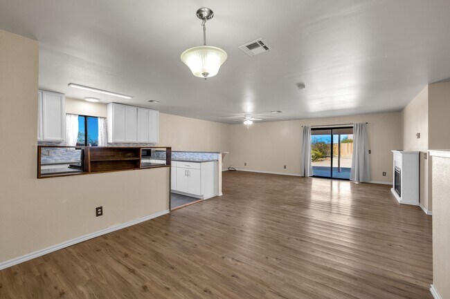 Building Photo - 7121 Quail Spring Ave