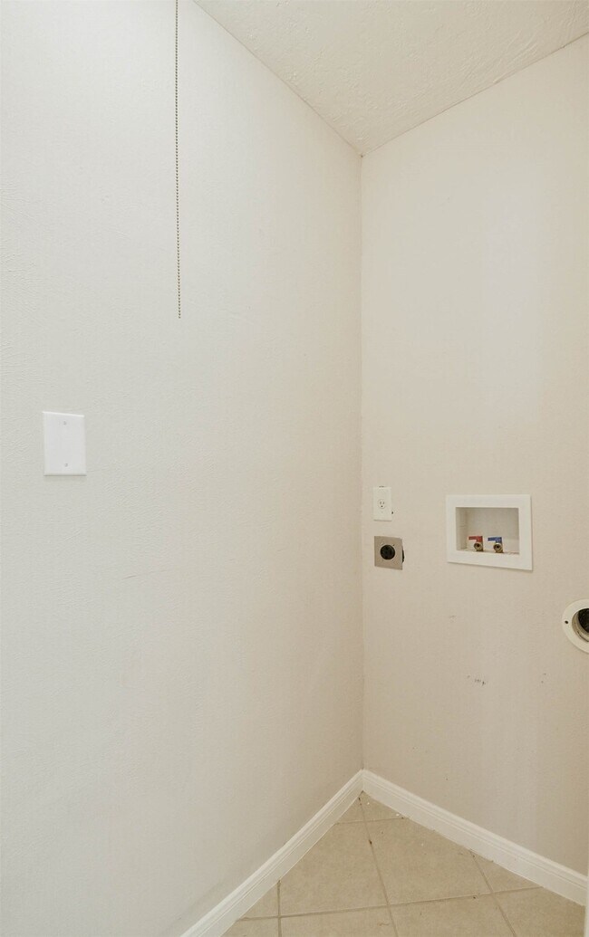 Building Photo - 3 Magnolia Ln