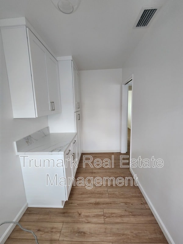 Building Photo - 1835 Lake St