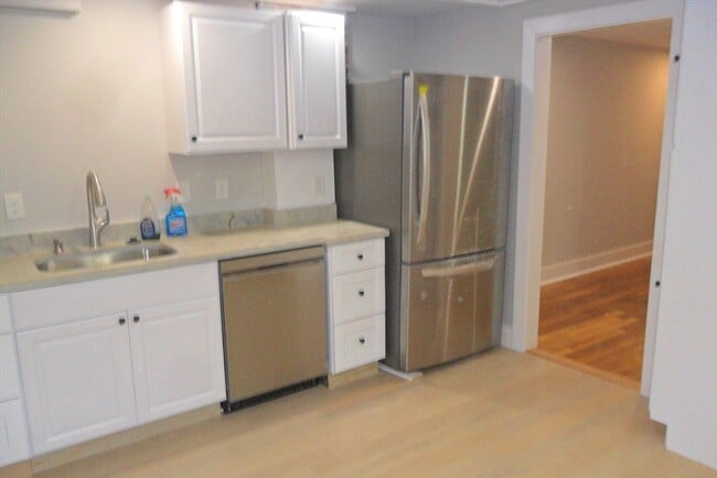 Building Photo - 400 Concord St