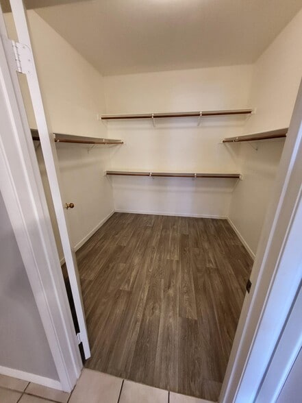 Building Photo - 6201 E Lake Mead Blvd