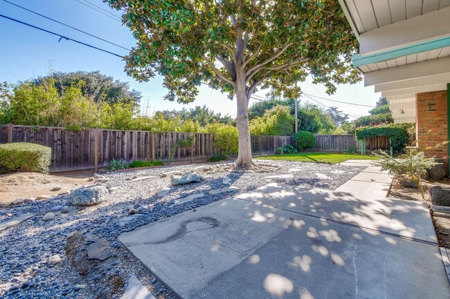 Building Photo - Eichler with Top Sunnyvale Schools