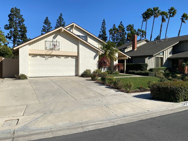 Building Photo - Beautiful 4 Bedroom + Loft Tustin Home