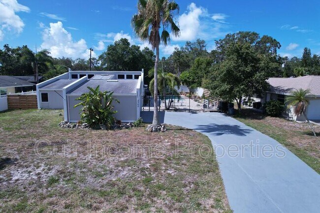 Building Photo - 2360 Riverwood Pines Dr