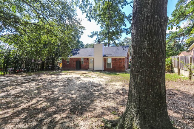 Building Photo - 913 N Willowick Dr