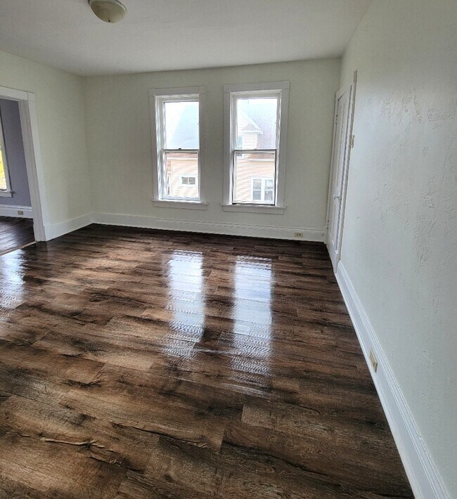 Building Photo - 1024 S 4th Ave