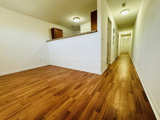 Building Photo - 4609 Kirkland Ave