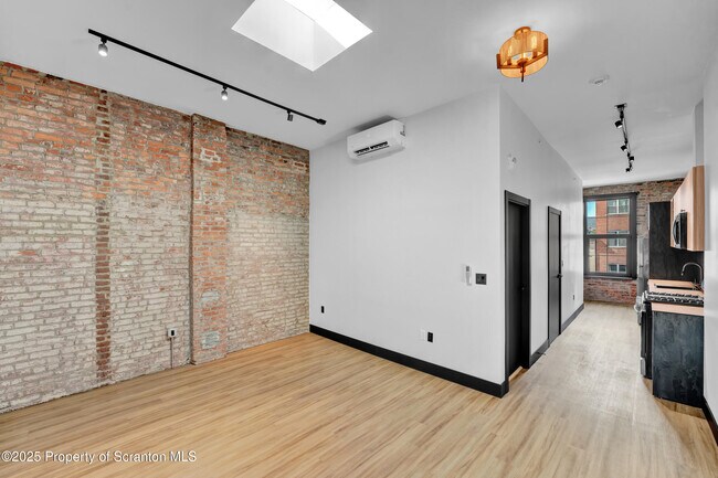 Building Photo - 117.5 Penn Ave