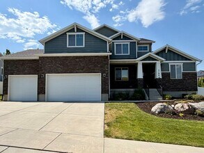 Building Photo - PRIMARY SUITE ON MAIN in a Beautiful Herriman House