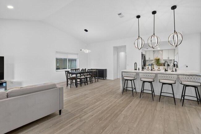 Building Photo - 16709 SW 5th Ct