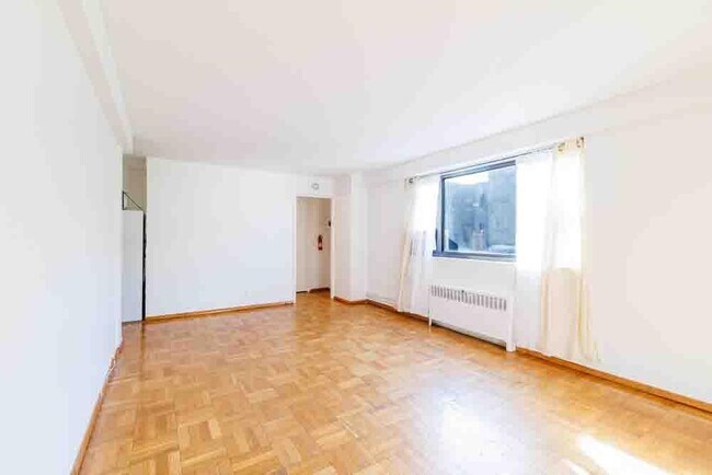 Building Photo - 6515 BLVD E