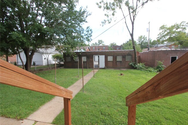 Building Photo - 5424 Rhodes Ave