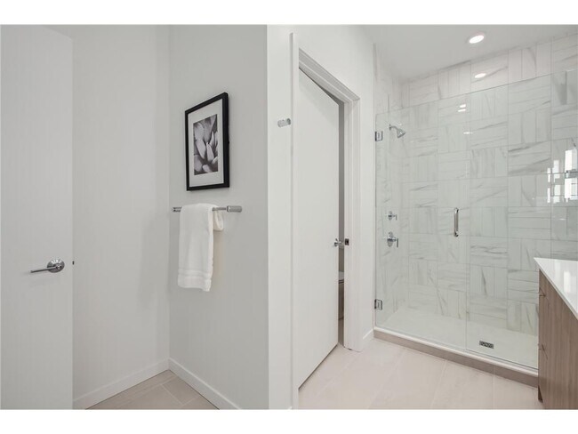 Building Photo - 4 West Dr