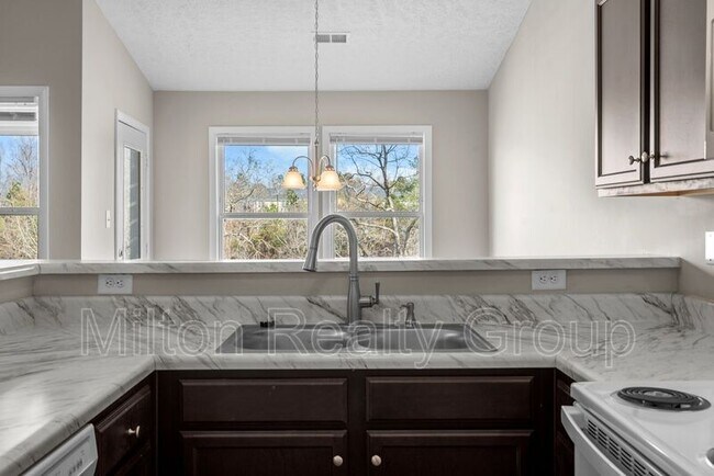 Building Photo - 6748 Willowbrook Dr