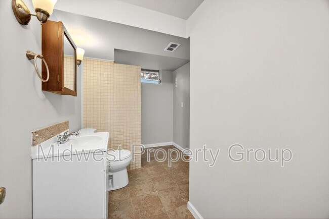 Building Photo - 1225 Night Dr