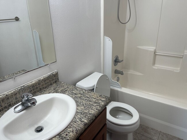 Building Photo - 1013 N Pierce Dr