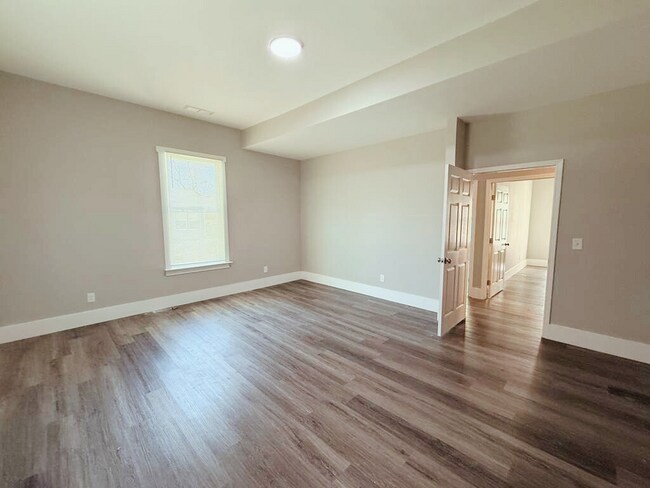 Building Photo - 555 Paines Ave NW