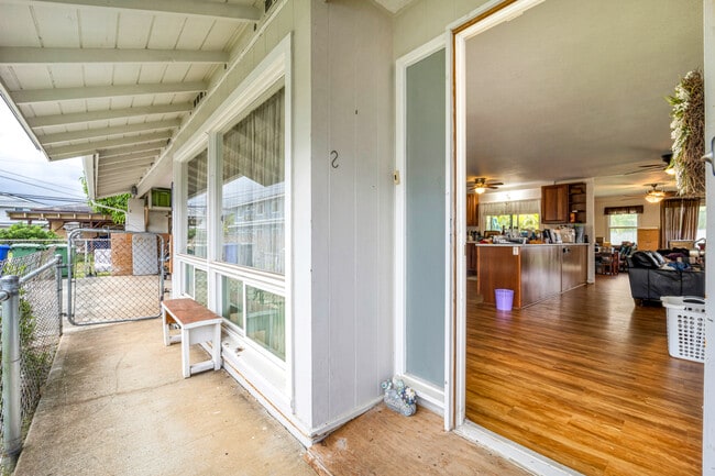 Building Photo - 142 Maluniu Ave