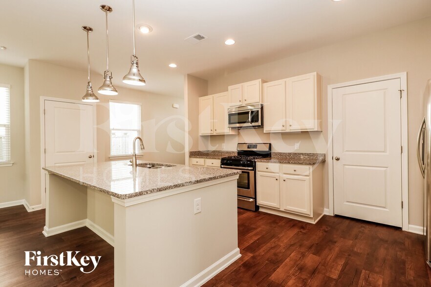 Building Photo - 516 Glady Rd