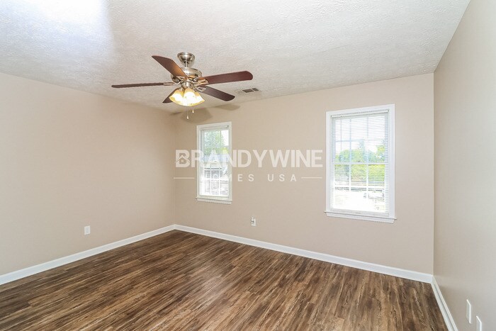 Building Photo - 204 Bonnie Sue Dr