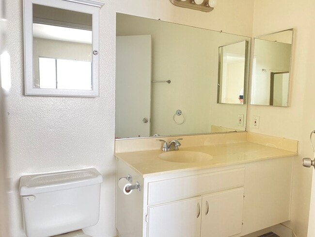 Building Photo - 2500 Abbot Kinney Blvd