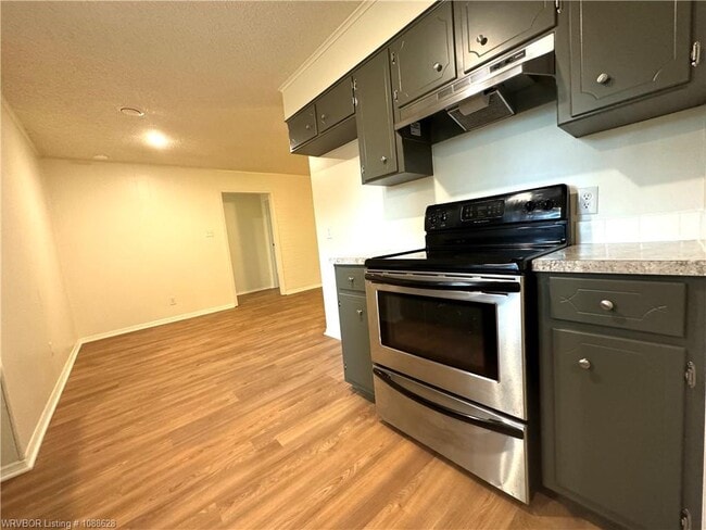 Building Photo - 10 Lura Ln