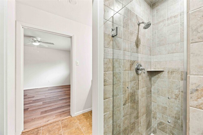 Building Photo - 6215 Queensloch Dr