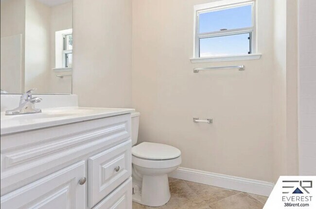 Building Photo - 28 Powder Horn Dr