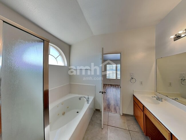 Building Photo - 1224 Riverside Rd