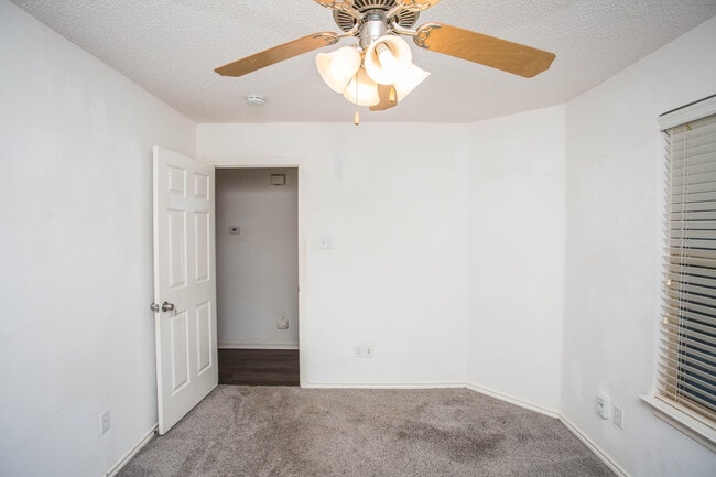 Building Photo - 3114 111th St