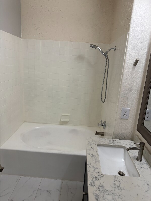Building Photo - 75 N Valle Verde Dr