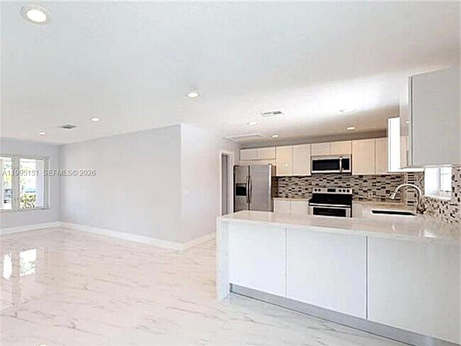 Building Photo - 5770 NE 18th Ave